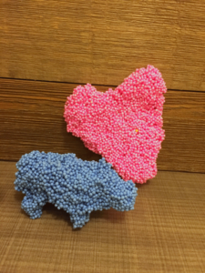 Are you tired of play dough always drying out? Here is a fantastic, fun list of play dough alternatives that don't dry out!! Super fun and lots of great options like the play foam.