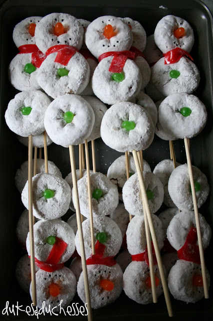 Snowmen on a Stick by Dukes and Duchesses