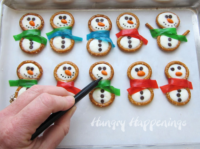 Frosty Snowman Pretzels by Hungry Happenings