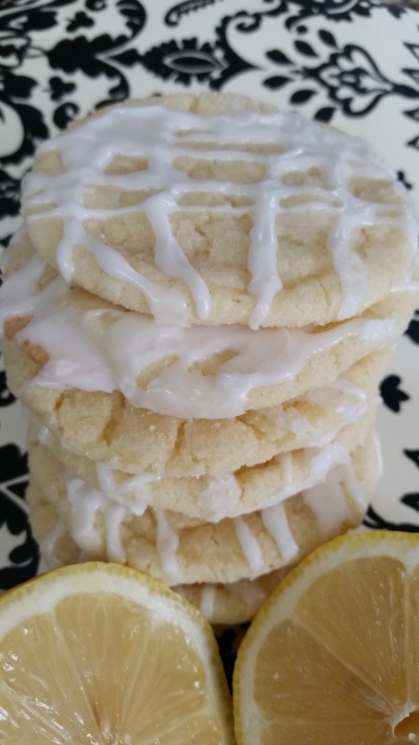 If you like lemon bars, you will LOVE these lemon bar COOKIES! They were the first dessert to vanish at both parties I took them too!
