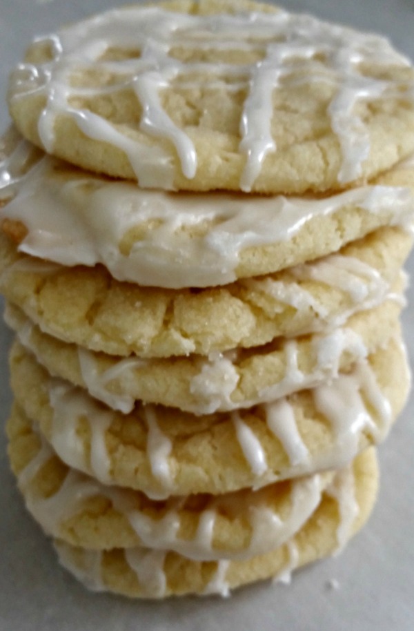 If you like lemon bars, you will LOVE these lemon bar COOKIES! They were the first dessert to vanish at both parties I took them too!