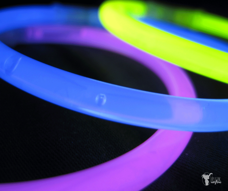 Glow Stick Tic-Tac-Toe - Make and Takes