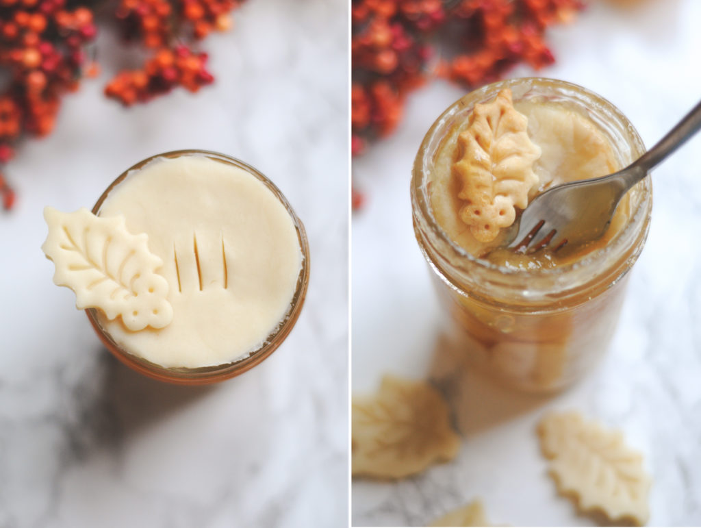 2 Ingredient apple pie in a jar. A perfect holiday gift idea with free printable gift tags included.