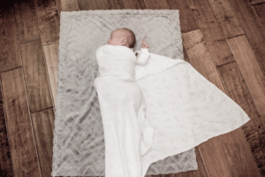 How and why you should swaddle your baby! Makes for a better baby! 