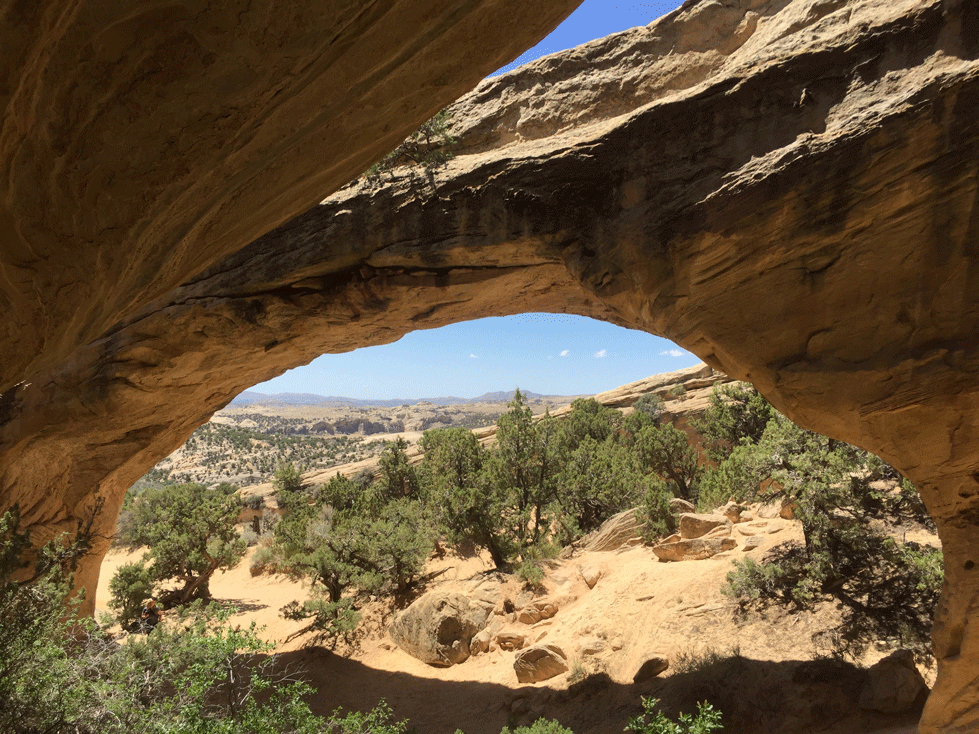 FUn hike to see some beautiful arches near Vernal Utah