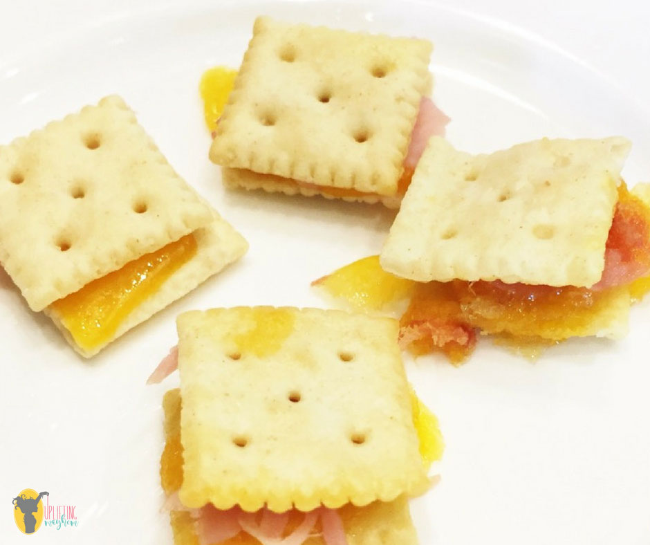 Healthy snacks for picky kids! So many yummy snack ideas! Perfect for lunches, after school snacks and even bedtime snacks! They are easy to make too!