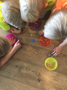 How to play Dreidel printable instructions. Dreidel is a traditional Hanukkah game that has been played for hundreds of years and enjoyed by kids and adults all around the world!!