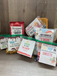 Looking for a gift that is sweet and easy!! Here are a bunch of fun gift ideas to say hello to a friend, neighbor or even to introduce yourself to a complete stranger!! Free Printables for you to print and use
