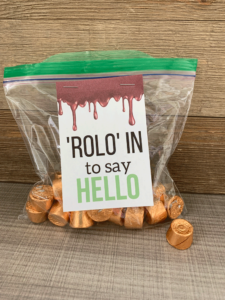 Looking for a gift that is sweet and easy!! Here are a bunch of fun gift ideas to say hello to a friend, neighbor or even to introduce yourself to a complete stranger!! Free Printables for you to print and use