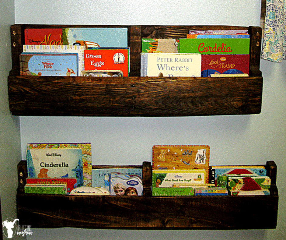 Easy DIY Pallet Bookshelves with step by step instructions that you can put together in a matter of hours. They look AMAZING!!